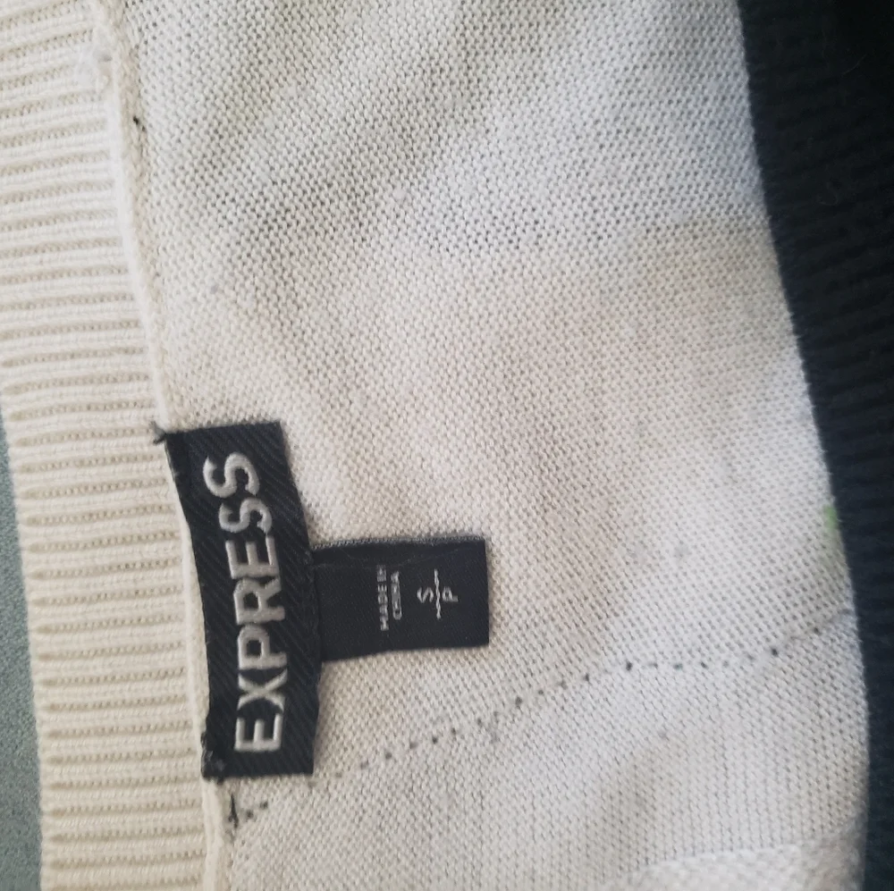 Express Split Back Top - Picture 3 of 3